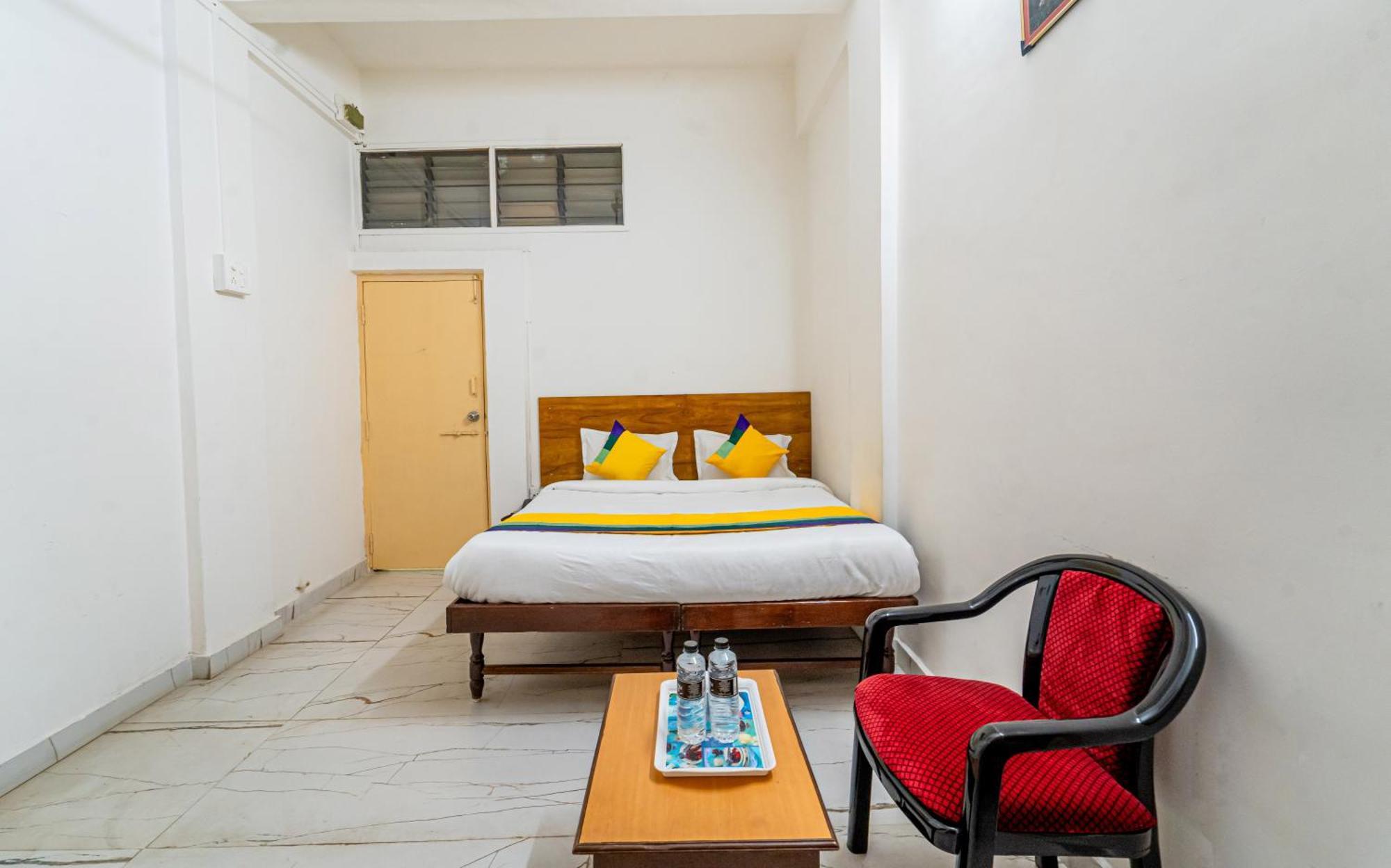 Itsy Hotels Mansi Nashik Exterior photo