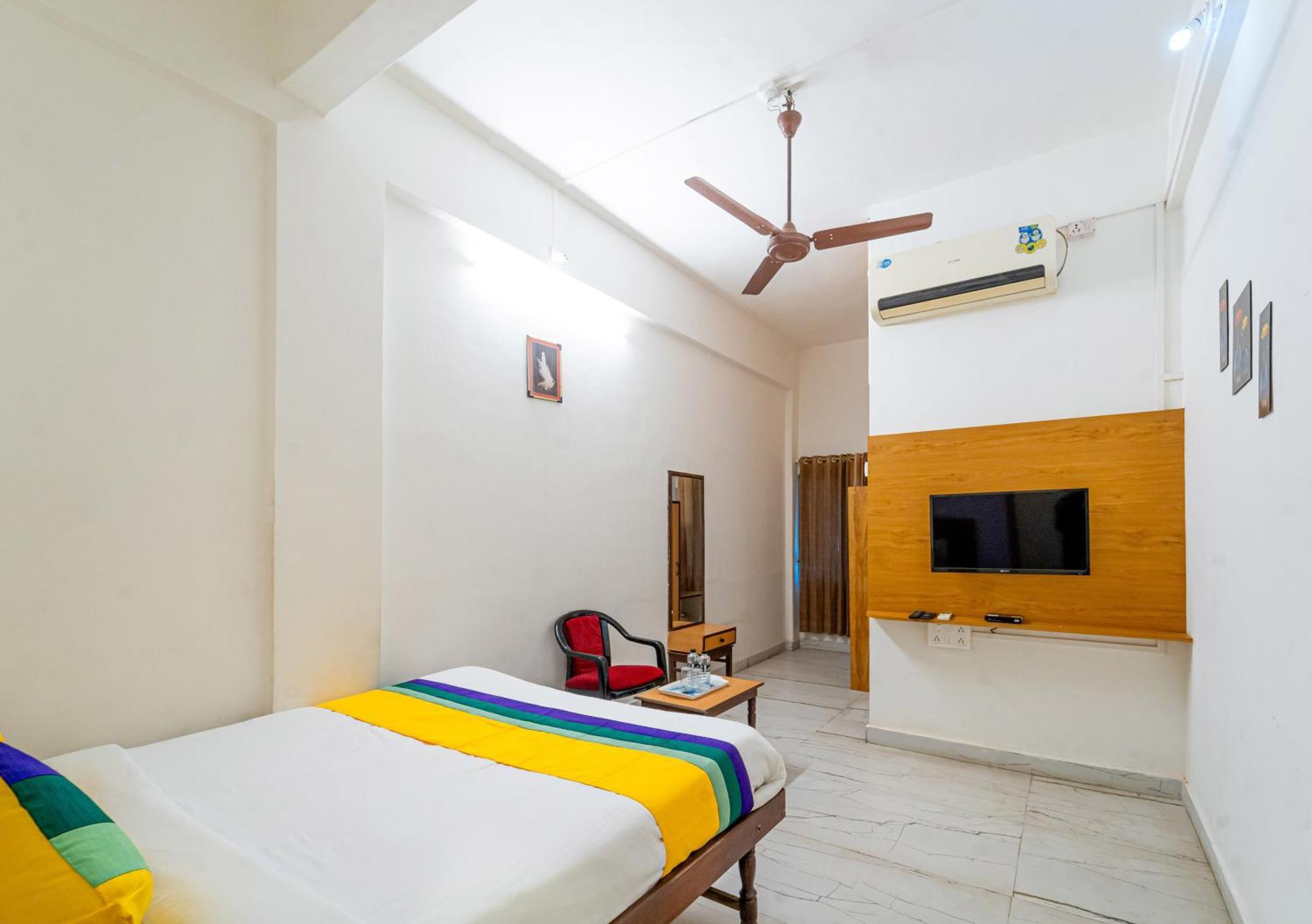Itsy Hotels Mansi Nashik Exterior photo